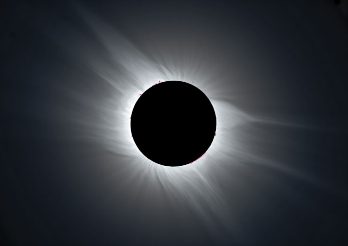 2006 Eclipse HDR 06a (500).jpg (17977 bytes)