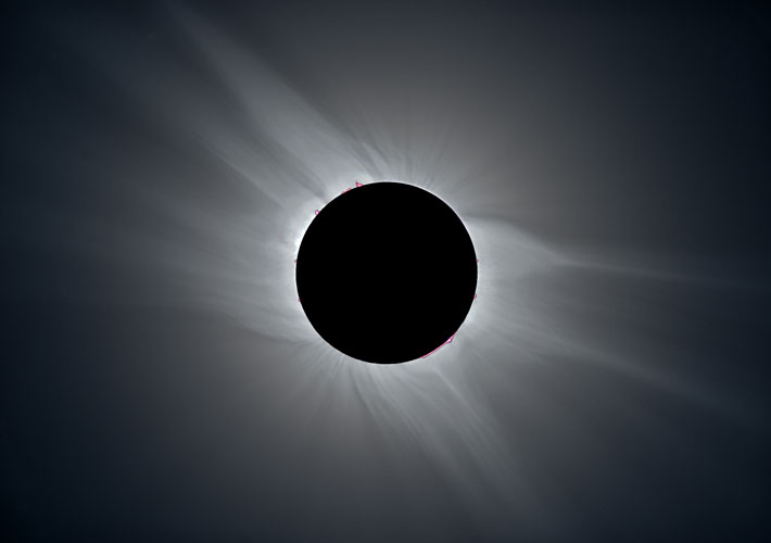 2006_Eclipse_HDR_09a_500.jpg (17297 bytes)