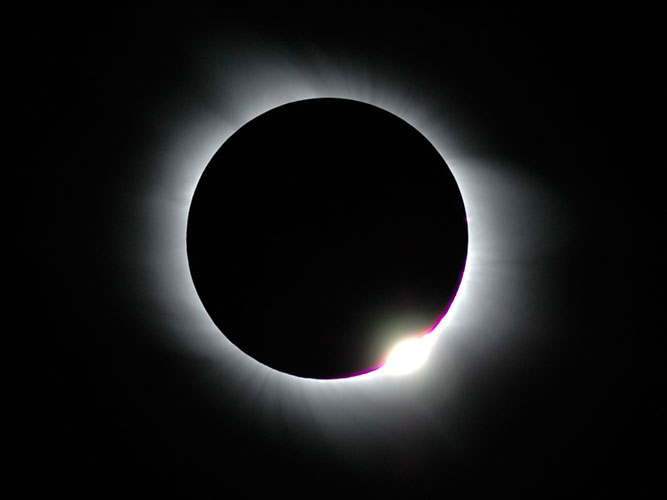 Eclipse_DR(500).jpg (16291 bytes)