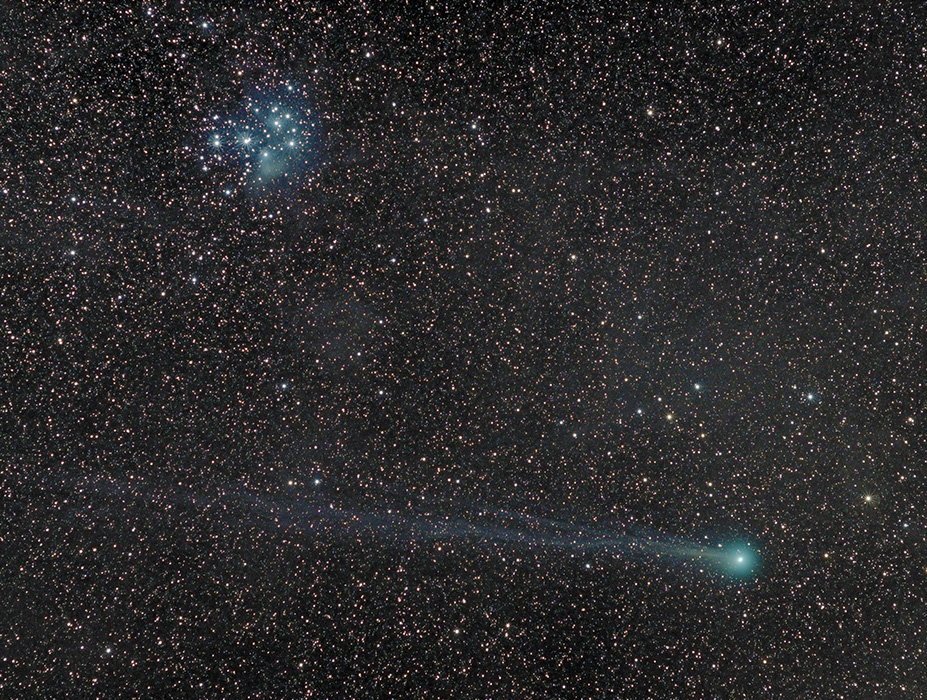M45-Comet_Lovejoy_85mm_20min_1B_700.jpg (535770 bytes)